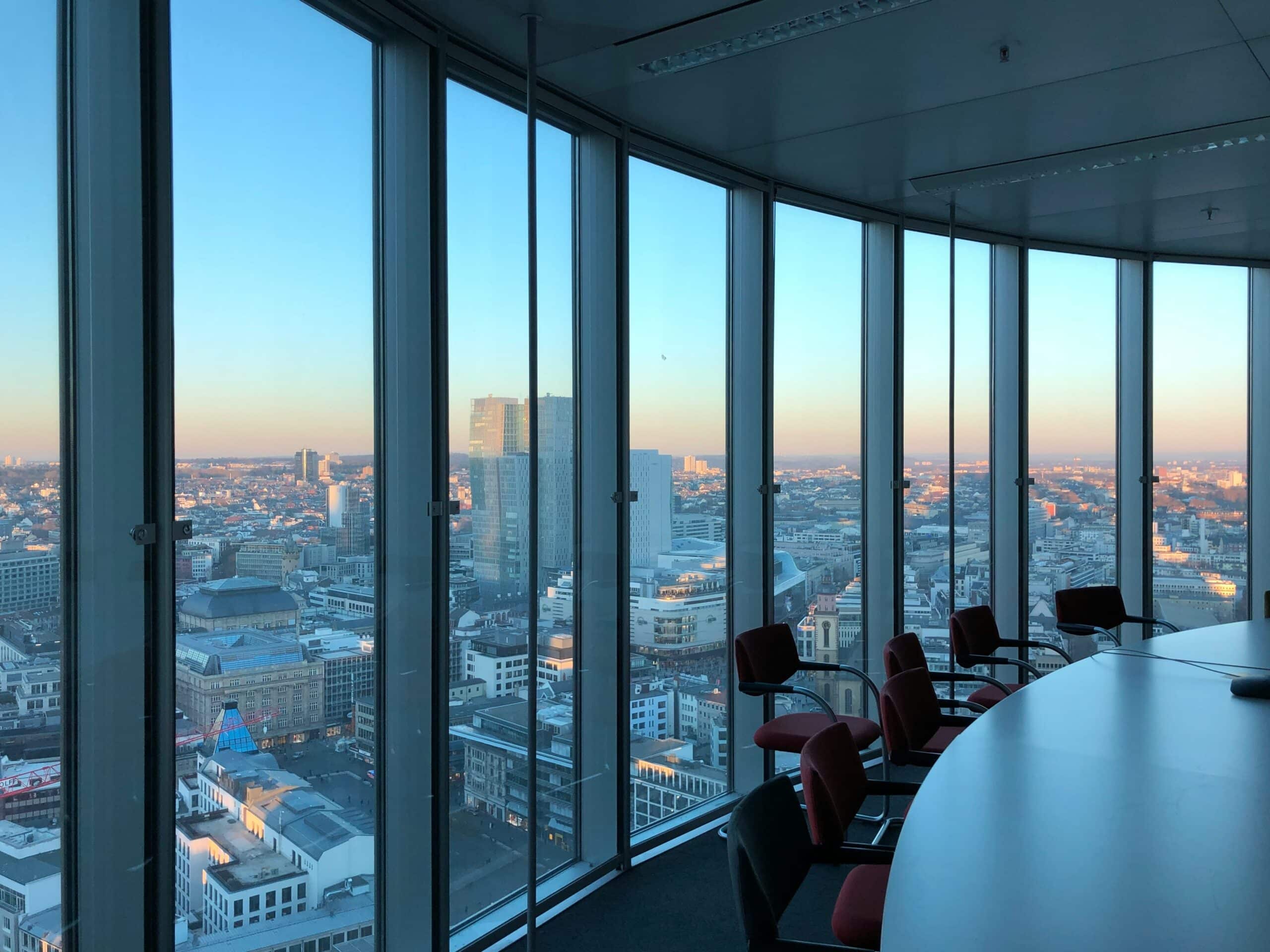 Valentin Schöndienst übernimmt als CPO und CTO bei Axel Springer